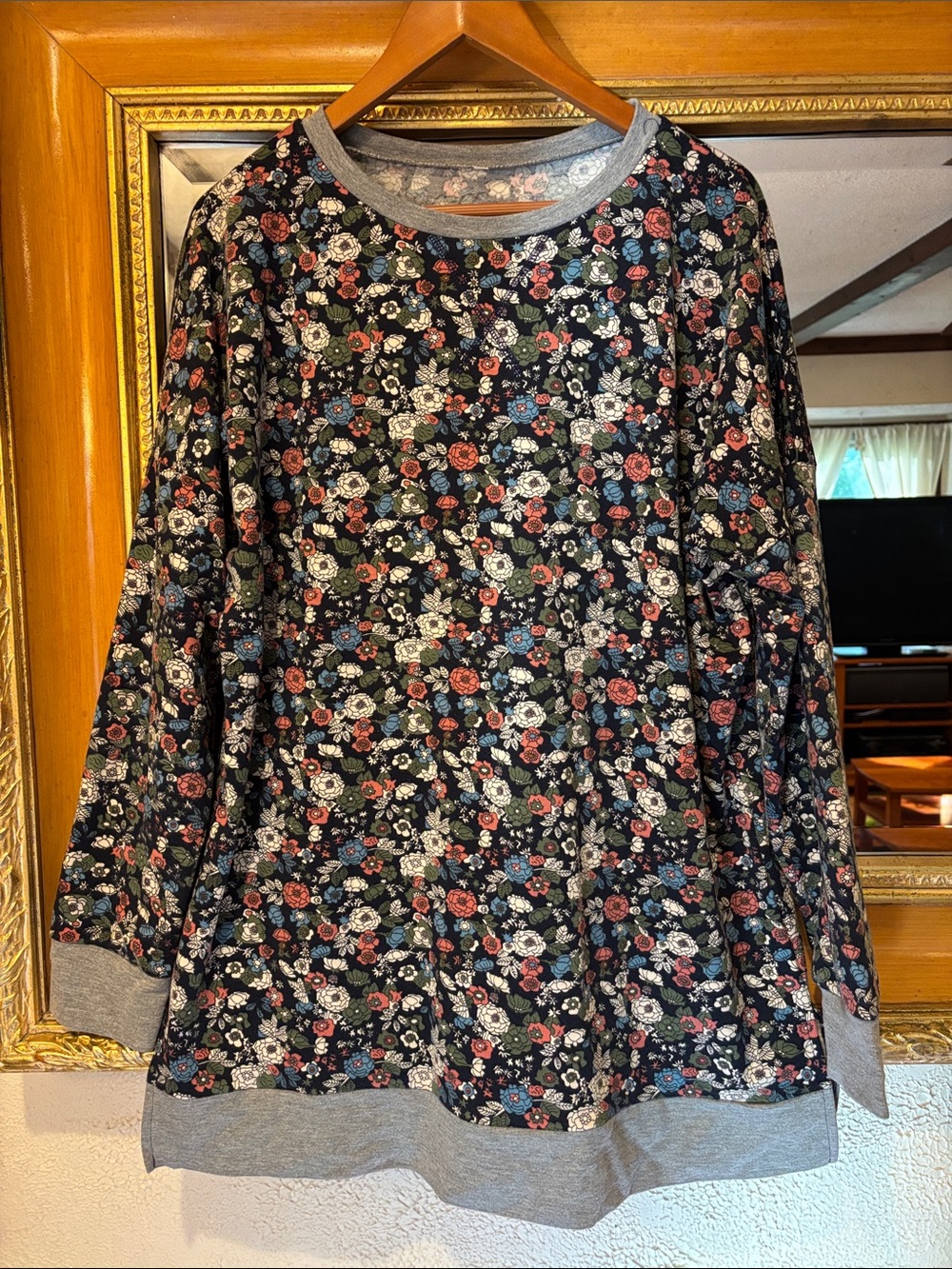 Navy & Gray Floral Long Sweatshirt - Size XL